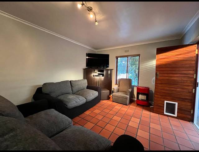 2 BEDROOM HOUSE FOR SALE IN OAKGLEN